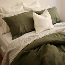 Load image into Gallery viewer, Moss Linen Duvet Cover Set
